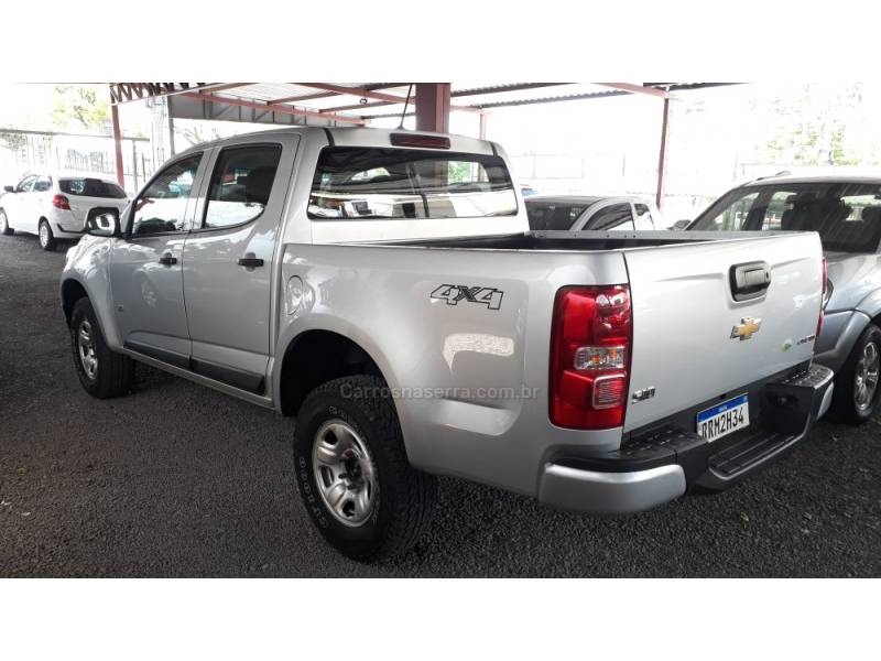 CHEVROLET - S10 - 2022/2023 - Prata - R$ 180.000,00