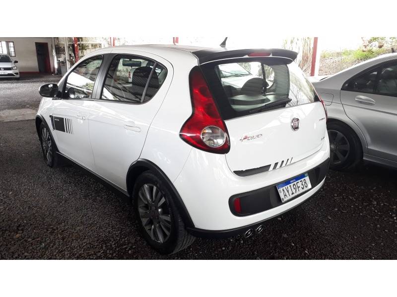 FIAT - PALIO - 2014/2015 - Branca - R$ 43.900,00