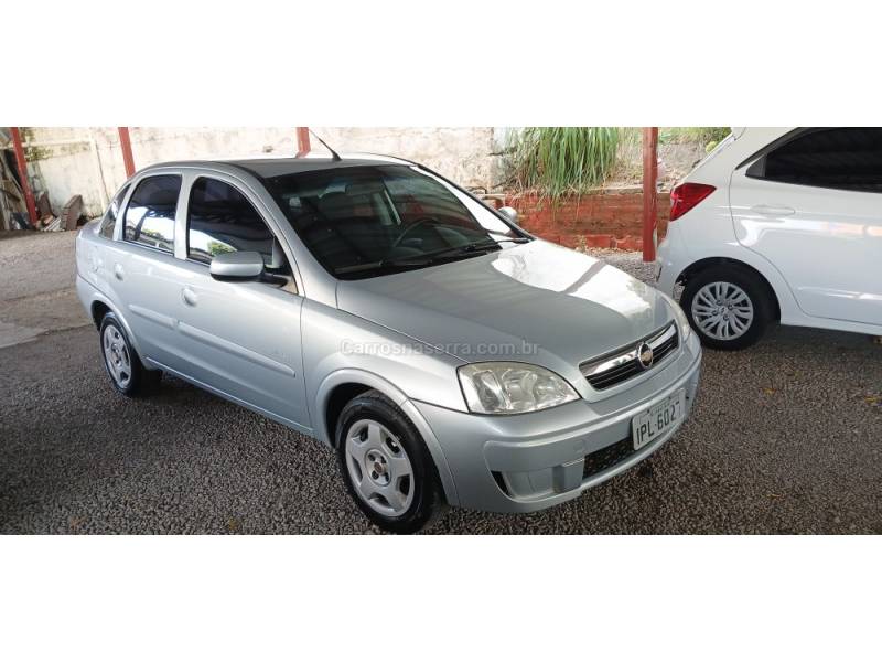 CHEVROLET - CORSA - 2008/2009 - Prata - R$ 31.900,00