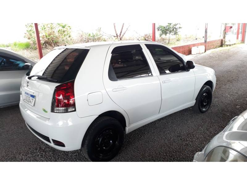 FIAT - PALIO - 2014/2015 - Branca - R$ 34.000,00