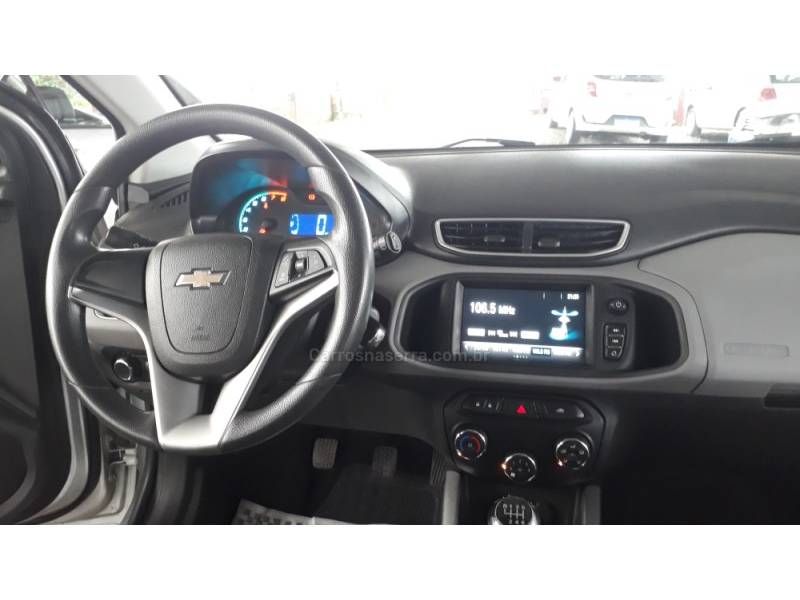 CHEVROLET - ONIX - 2016/2017 - Prata - R$ 49.800,00