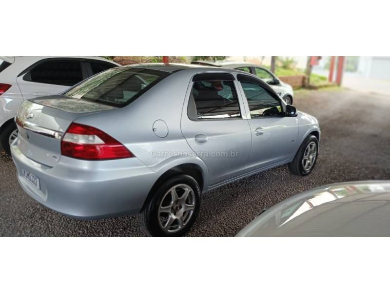 CHEVROLET - PRISMA - 2011/2012 - Prata - R$ 31.900,00