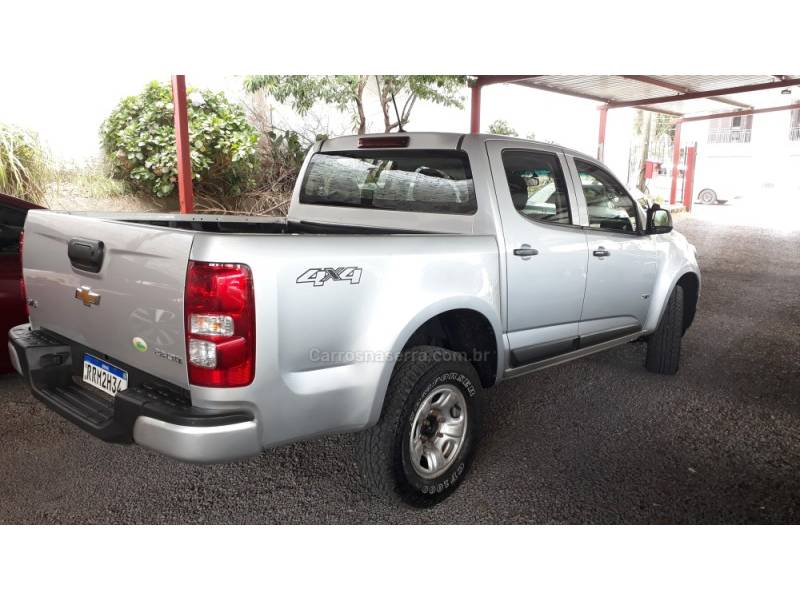 CHEVROLET - S10 - 2022/2023 - Prata - R$ 180.000,00